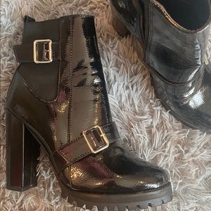 Black heeled boots